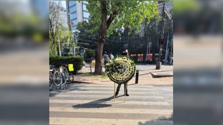 Ciclistas bloquean Insurgentes ante muertes viales; exigen renuncia de titular de Semovi