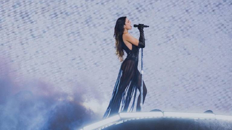 Conquista Dua Lipa a los mexicanos en concierto