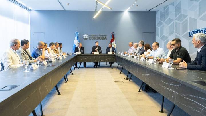 Anuncian medidas de alivio para los municipios y fondos para obras
