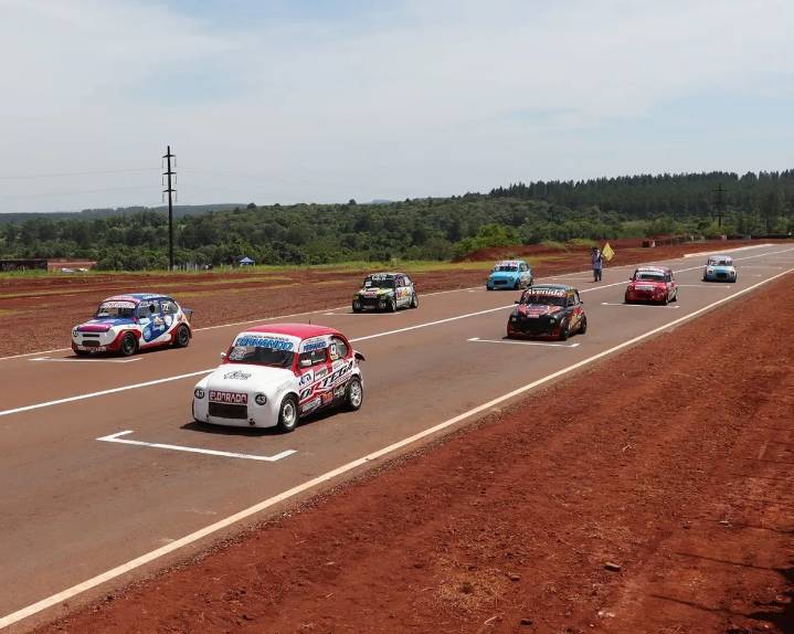 Más de 8 mil espectadores celebraron la reapertura del Autódromo Enrique Seeber