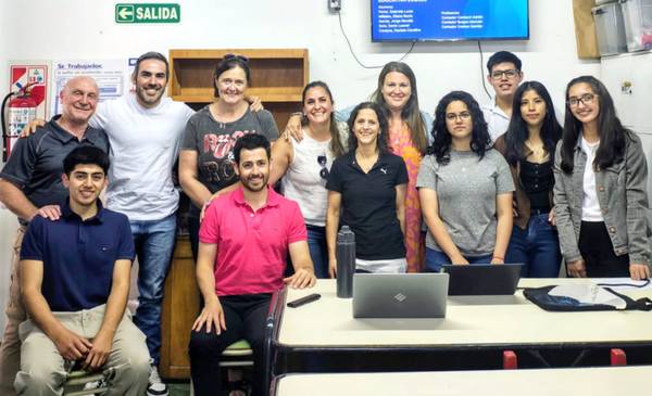 Estudiantes de Ciencias Económicas presentaron taller de costos en la Fundación Educativa Esquel