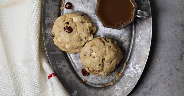 Christmas cookie recipe: white chocolate, walnut and cranberry