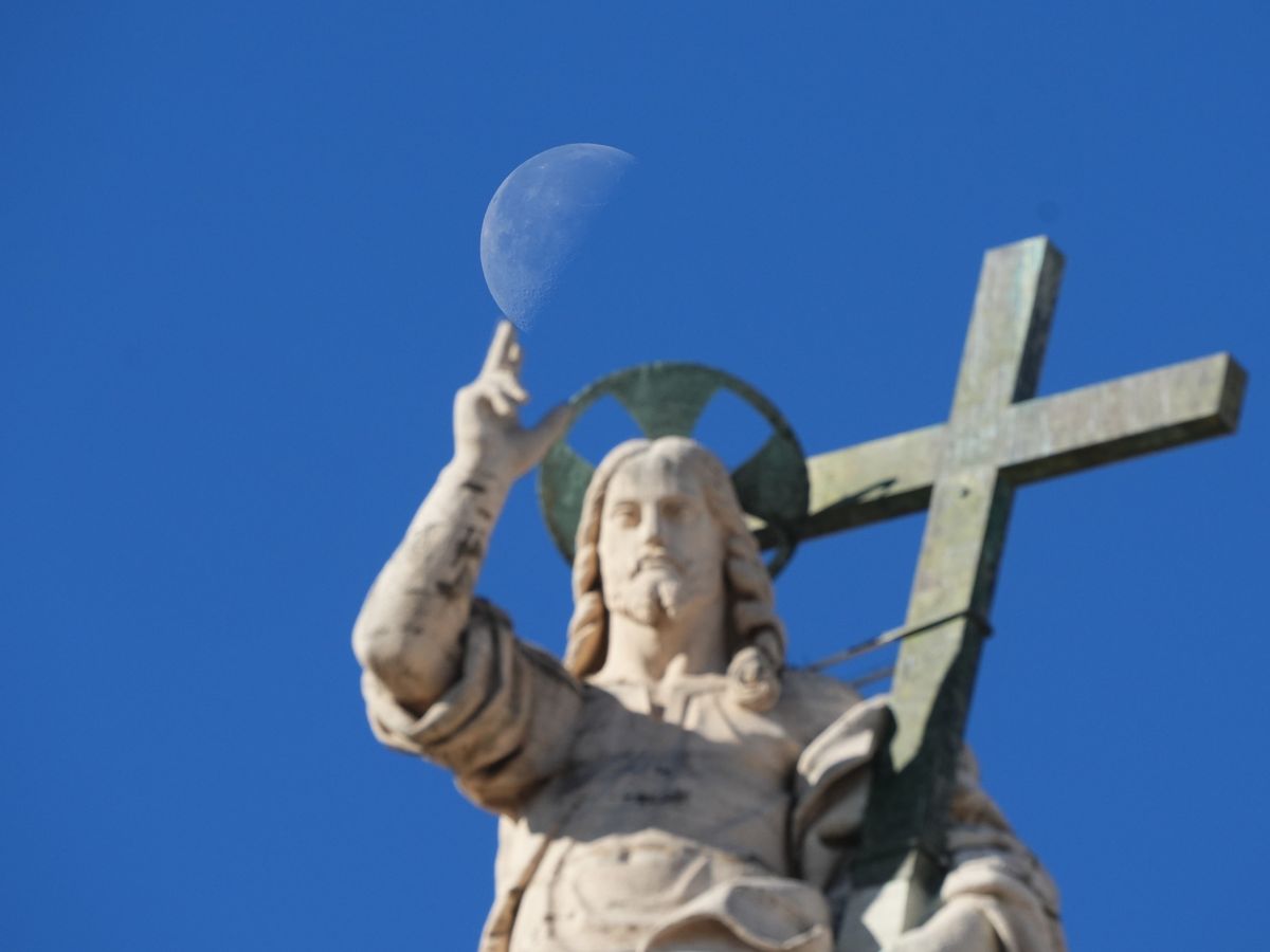 Vatican commission opposes ordination of women as deacons