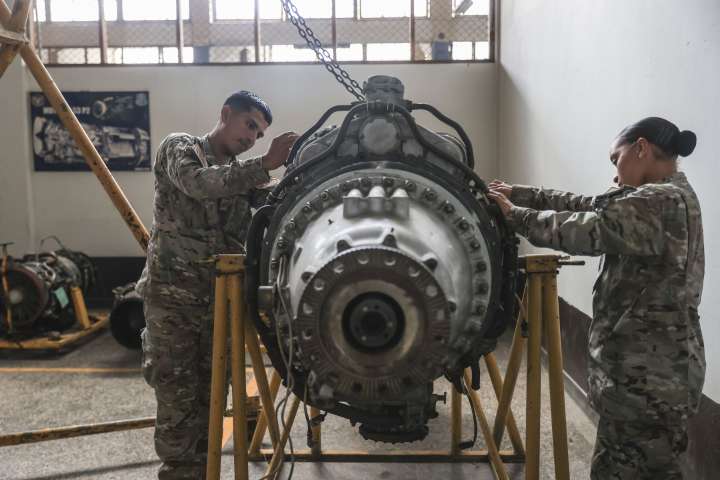 Escuela de Suboficiales FAP: jóvenes pueden postular a becas y estudios en el extranjero