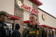 Worker Flips Off Border Agents, Refuses Them Fried Chicken