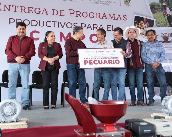 Julio Menchaca respalda a productoras y productores del Valle de Tulancingo