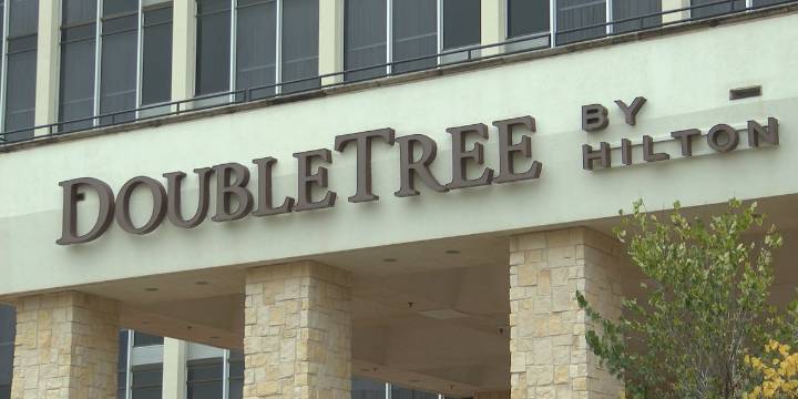 Police investigate assault, armed robbery outside of Windsor Locks hotel