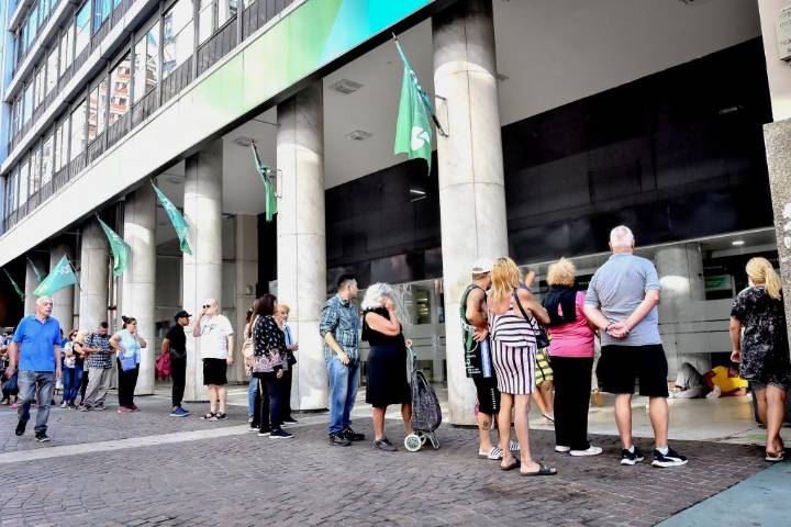Los bancos de Mar del Plata comienzan a funcionar con horario de verano