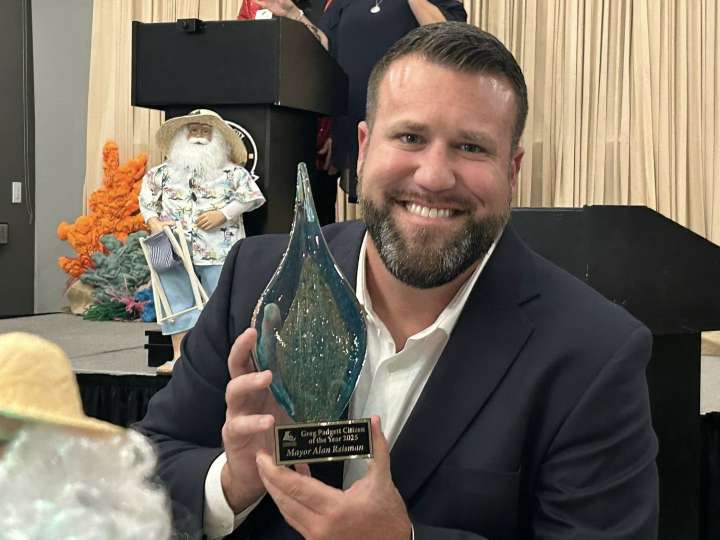 Leesburg Mayor Alan Reisman Receives Greg Padgett Citizen of the Year Award