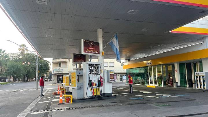 Nuevo aumento de la nafta en Santa Fe: en Shell, la Premium superó la barrera de los $2.000