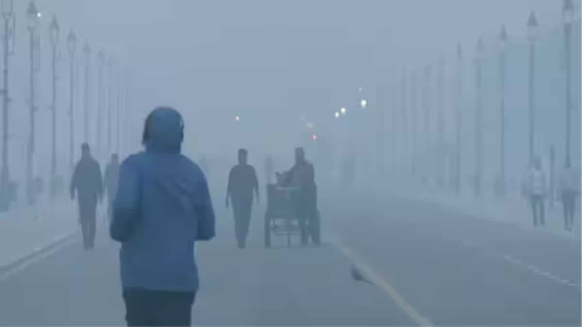 Delhi AQI: Smog blankets city as several areas breach 400; airport issues flight advisory