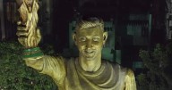 Messi vio su estatua gigante en India y todo terminó en escándalo