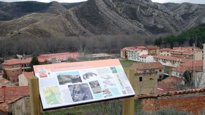 Nueva señalética digital en Aliaga para divulgar su patrimonio geológico de forma inmersiva