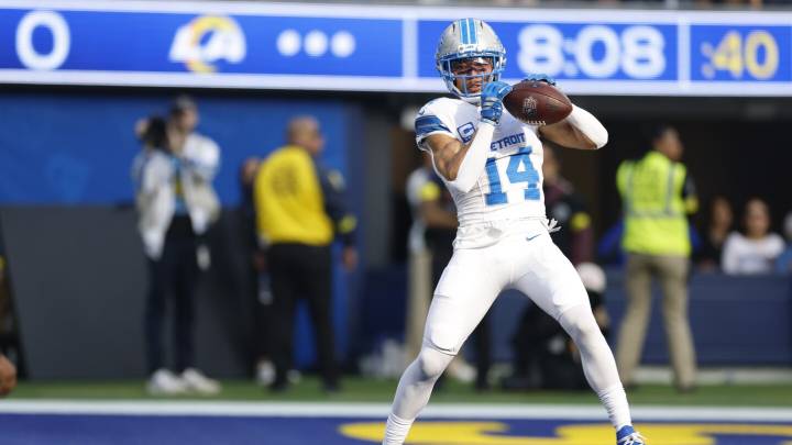 Amon-Ra St. Brown's two big plays give Lions 17