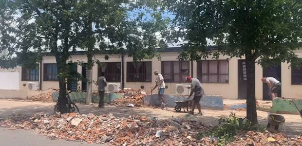 La Escuela Especial más visible que nunca, derribaron el tapial que ocultaba su frente
