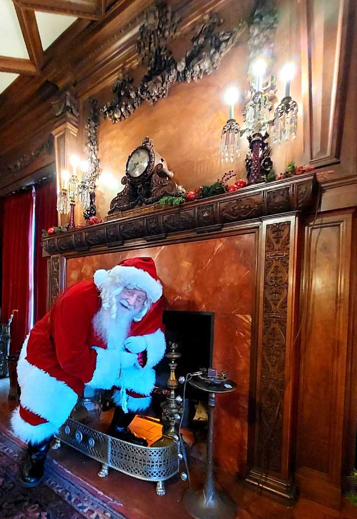 Of Notoriety: Barker Mansion ‘decked,’ Advent gets ‘cheesy’