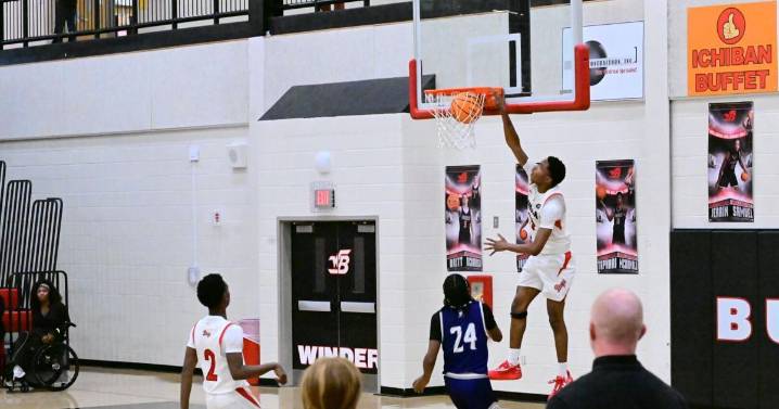 Dogs defeat Duluth, drop one to Winder