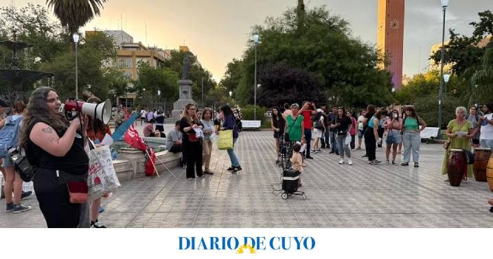 En Plaza 25 de Mayo se realizó una manifestación en contra de la modificación de la Ley de Glaciares