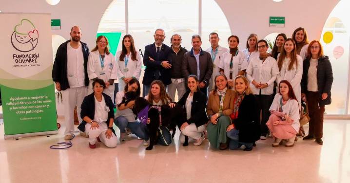 El Hospital Regional de Málaga incorpora terapia asistida con perros para trastornos de conducta alimenticia