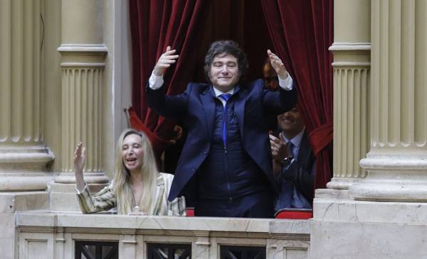 Milei barrabrava y duelo de interbloques: así fue la jura de los nuevos diputados