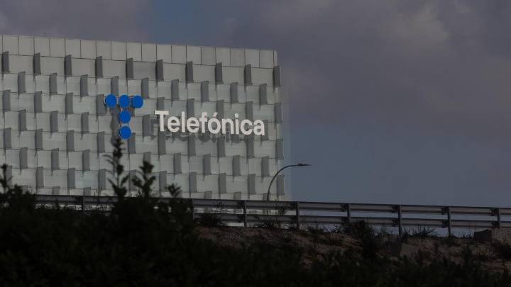 Telefónica reduce ya el ERE a menos de 5.500 bajas y mejora condiciones a los que se quedan para acercar un pacto con los sindicatos