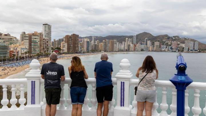 El turismo internacional echa el freno en octubre en la Costa Blanca en una coyuntura de máximos