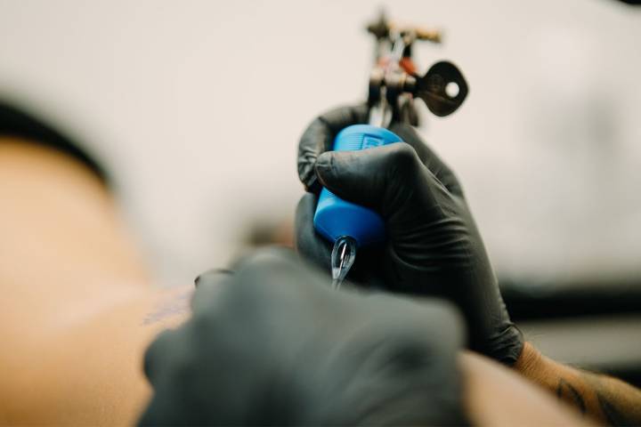 20-Year-Old Uses College Refund to Get Tattoo Instead of Helping with Rent