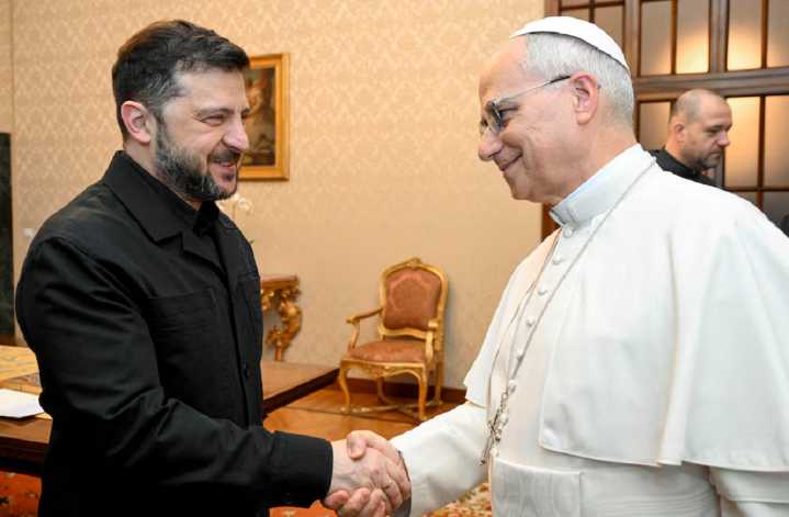 León XIV expresó a Zelensky su deseo de paz mediante la diplomacia