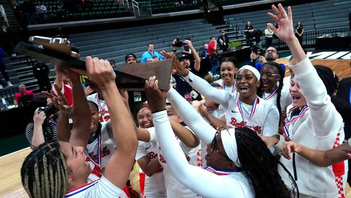Sydney Savoury leads Belleville girls basketball legit repeat hopes