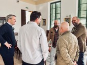 Vecinos de Urbaluz y Apemsa acuerdan renovar unas instalaciones de agua antiguas