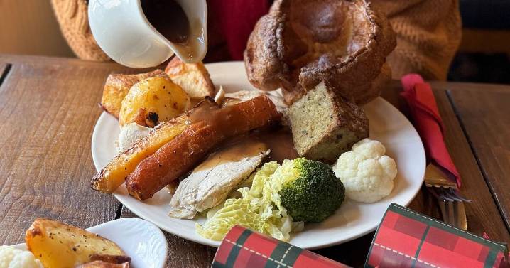 Jamie Oliver urges everyone to do Christmas gravy job today