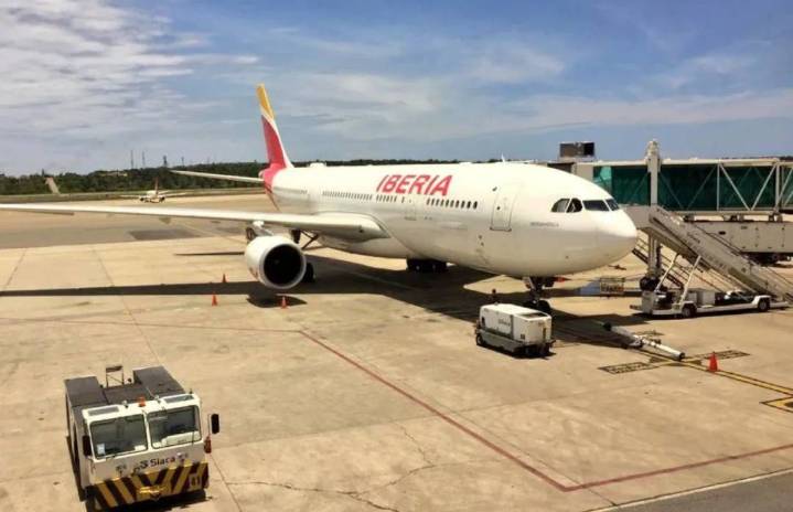 Aerolínea española Iberia cancela operaciones con Venezuela hasta el 31 de diciembre