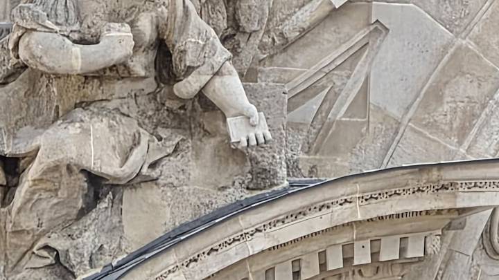 Un sorprendente detalle aparece en la fachada de la Catedral de Murcia tras su restauración