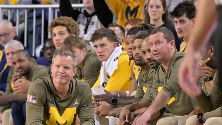 Michigan men climb in Associated Press Top 25; Michigan State slips