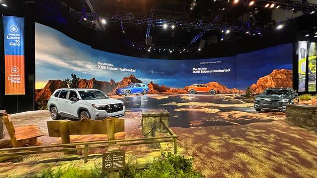 LA Auto Show: shiny cars, lost prestige