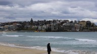 Al menos dos detenidos tras un presunto ataque a tiros contra bañistas en la playa australiana de Bondi