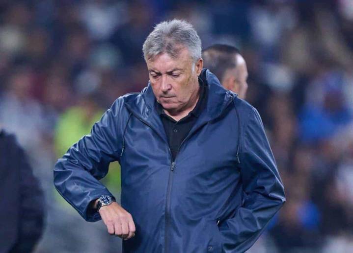 Exige Torrent dos refuerzos en Rayados o analizaría irse