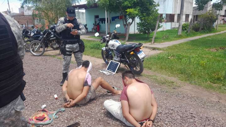 Detuvieron a dos hermanos que estaban armados