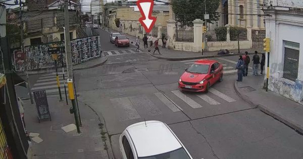 Cayeron cuando llevaban una reja por pleno centro: así agarraron a los ladrones salteños