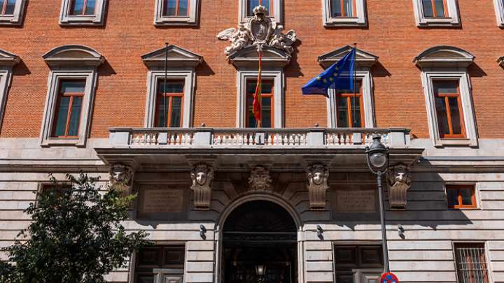 Hacienda, dispuesta a actualizar la deducción en el IRPF para perceptores del SMI