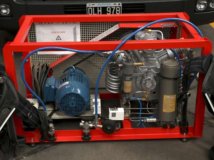 Bomberos Voluntarios de Olavarría incorporan un nuevo compresor de aire respirable