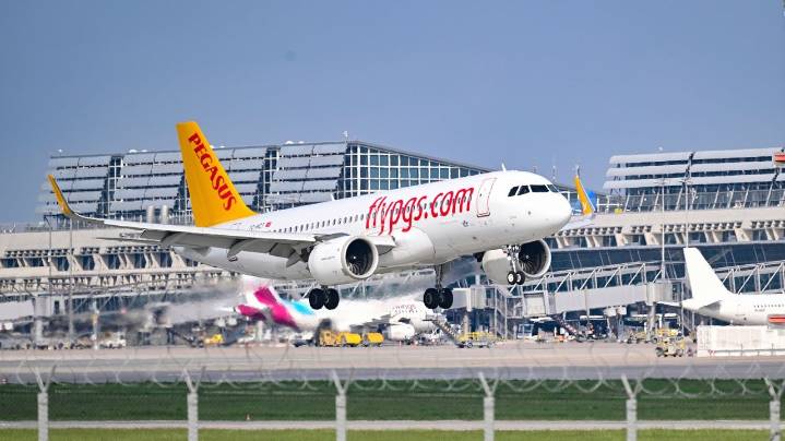 Turkey's Pegasus Airlines acquires biggest Czech airline, Smartwings, in a deal worth $180 million