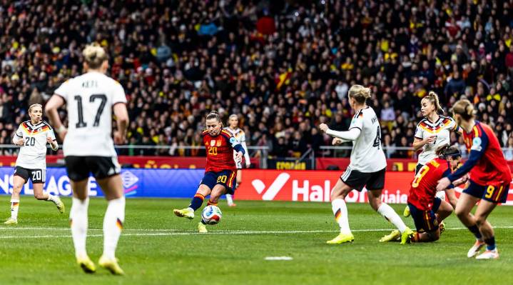 Claudia Pina, tras levantar la Nations: “Me hace especial ilusión porque es mi primer título con la selección”