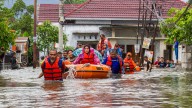 Inundaciones en Indonesia: ya son 604 las víctimas fatales Las inundaciones en Indonesia dejaron 604 muertos y 406 desaparecidos. Sumatra es la zona más afectada y hay miles de personas aisladas por r