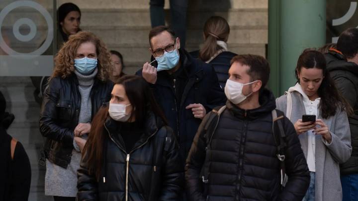 Catalunya recomienda el uso de mascarillas en hospitales tras el aumento de contagios por gripe