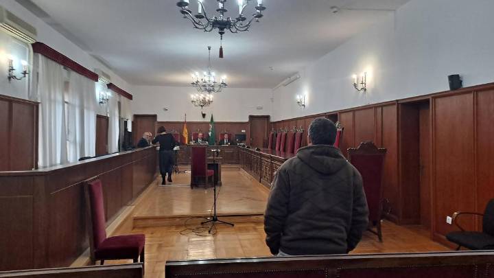 Piden 4 años de prisión para un padre por abusos sexuales a su hija menor de edad en Badajoz