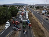Campesinos mantienen bloqueos en carreteras de Zacatecas