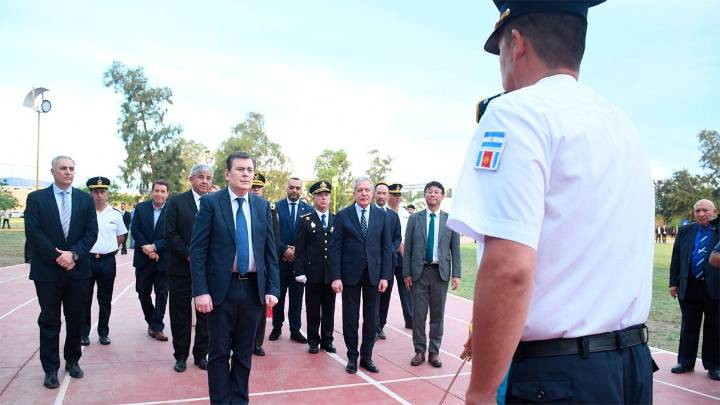 Gerardo Zamora encabezó el egreso de 102 oficiales y 6 agentes del programa inclusivo…