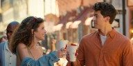 ‘People We Meet on Vacation’ Trailer Shows Off Tom Blyth & Emily Bader’s Amazing Chemistry – Watch Now! | Alan Ruck, Alice Lee, Emily Bader, Jameela Jamil, Lucien Laviscount, Lukas Gage, Miles Heizer,