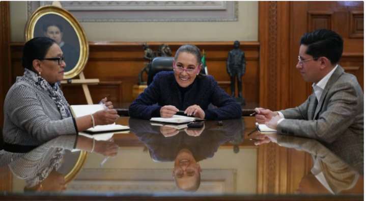 Sheinbaum vía telefónica reitera invitación a León XIV, para venir a México: el Papa “Envía bendiciones”